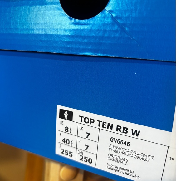 Adidas off white and lilac Top Ten RB casual sneakers from Finish Line NWT - Picture 4 of 12